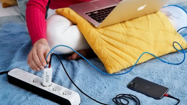 Jak włączyć laptopa inaczej niż przyciskiem - sprawdź skuteczne metody Jak włączyć laptopa inaczej niż przyciskiem - sprawdź skuteczne metody