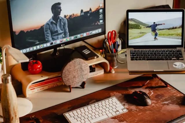 Czy laptop może służyć jako monitor? Oto praktyczne rozwiązania i pułapki Czy laptop może służyć jako monitor? Oto praktyczne rozwiązania i pułapki