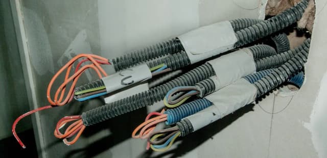 Czarny kabel to plus czy minus? Odkryj prawdę o polaryzacji Czarny kabel to plus czy minus? Odkryj prawdę o polaryzacji