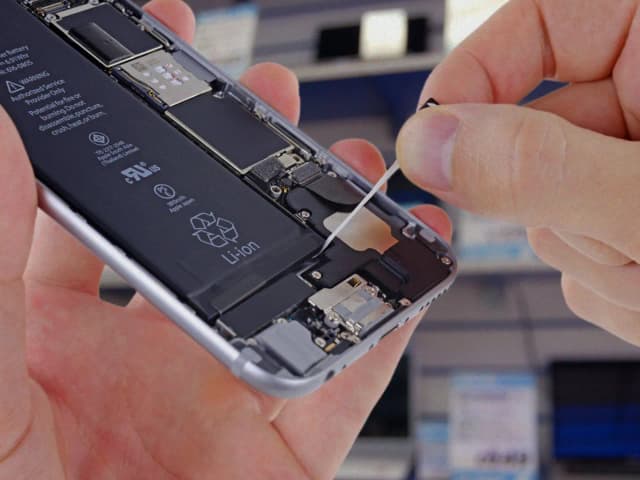 Ile kosztuje wymiana baterii w iPhone SE? Sprawdź aktualne ceny i serwisy Ile kosztuje wymiana baterii w iPhone SE? Sprawdź aktualne ceny i serwisy