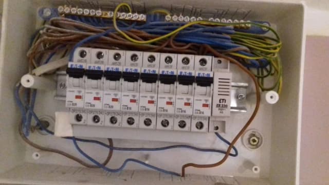 Jak sprawdzić który to kabel i uniknąć niebezpieczeństw w instalacji Jak sprawdzić który to kabel i uniknąć niebezpieczeństw w instalacji
