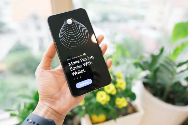 Jak włączyć NFC w iPhone 13 i zacząć korzystać z płatności zbliżeniowych Jak włączyć NFC w iPhone 13 i zacząć korzystać z płatności zbliżeniowych