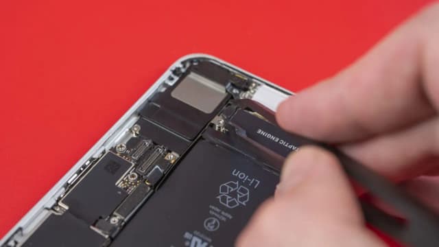 Wymiana baterii iPhone 8 w Poznaniu - najlepsze serwisy i ceny Wymiana baterii iPhone 8 w Poznaniu - najlepsze serwisy i ceny