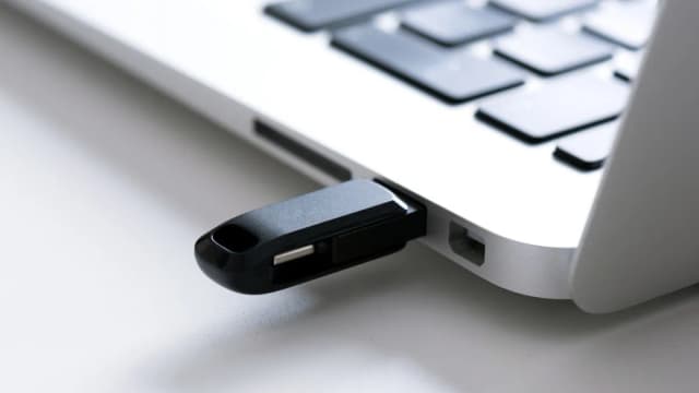 Jak odzyskać usunięte pliki z pendrive i uniknąć ich trwałej utraty Jak odzyskać usunięte pliki z pendrive i uniknąć ich trwałej utraty