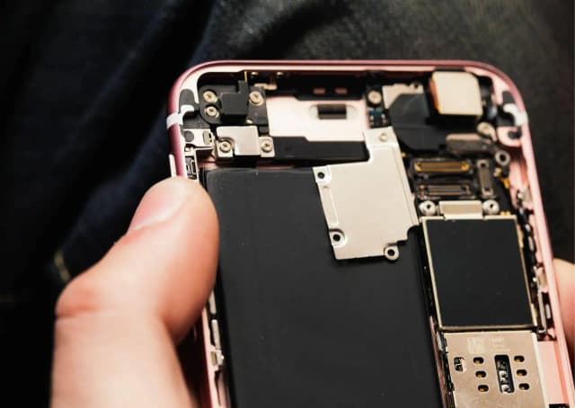 Wymiana baterii iPhone w Lublinie - szybka, tania i pewna usługa Wymiana baterii iPhone w Lublinie - szybka, tania i pewna usługa